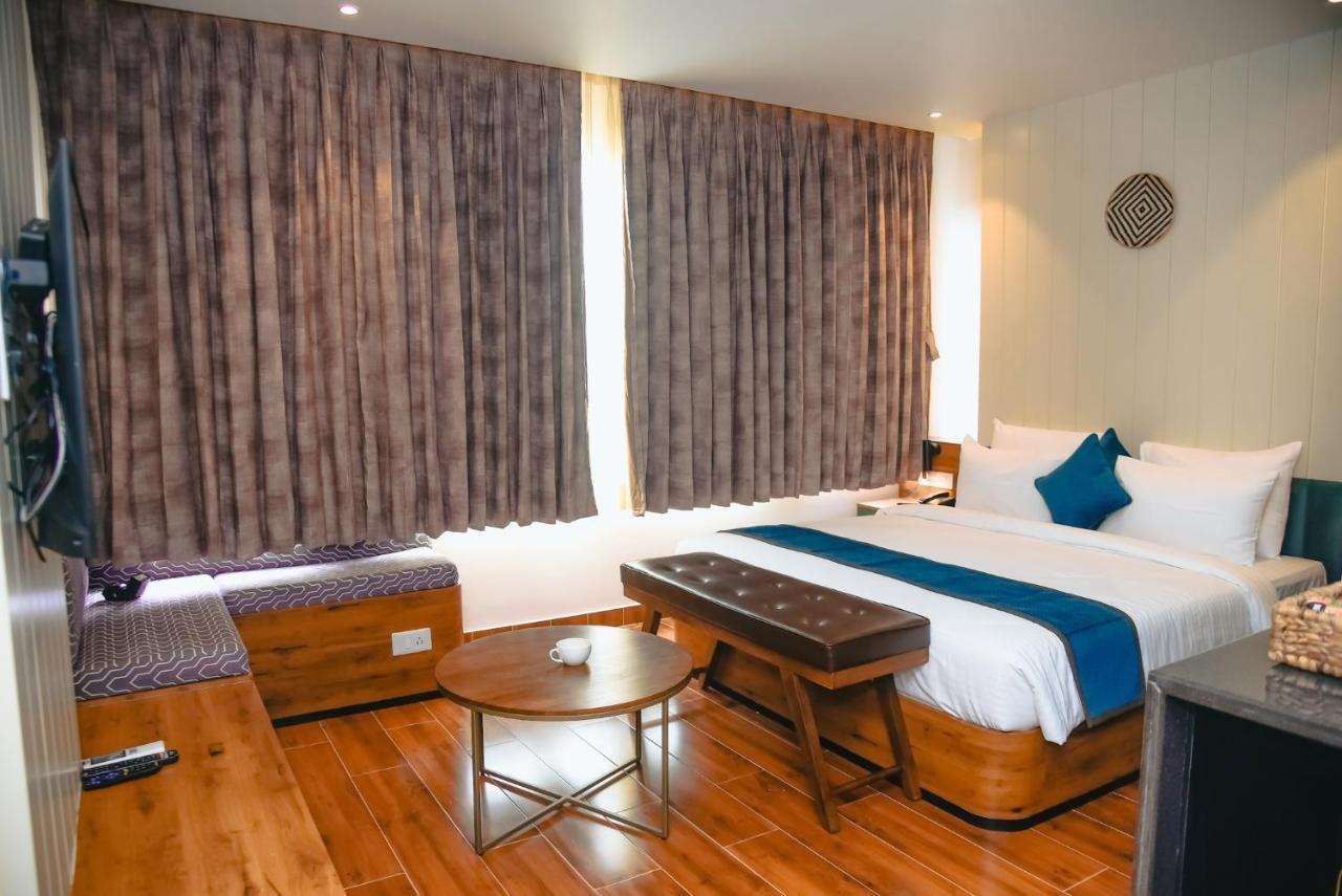 The Convoy Hotel Dibrugarh Exteriör bild