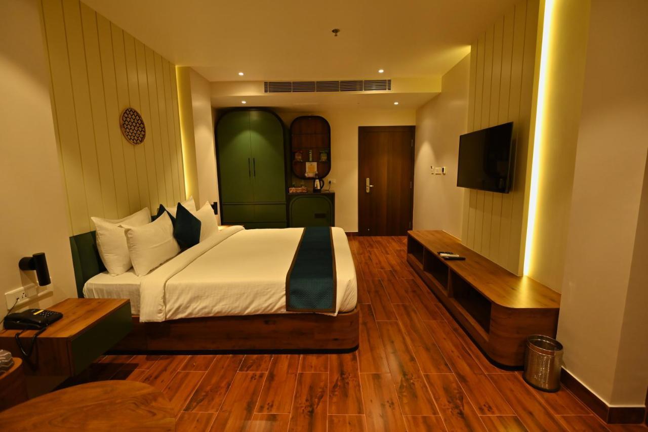 The Convoy Hotel Dibrugarh Exteriör bild