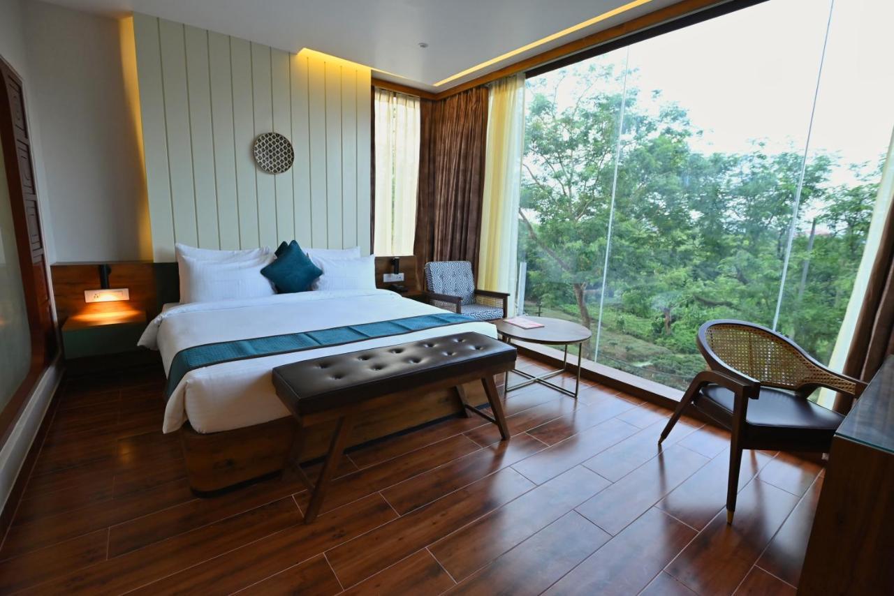 The Convoy Hotel Dibrugarh Exteriör bild